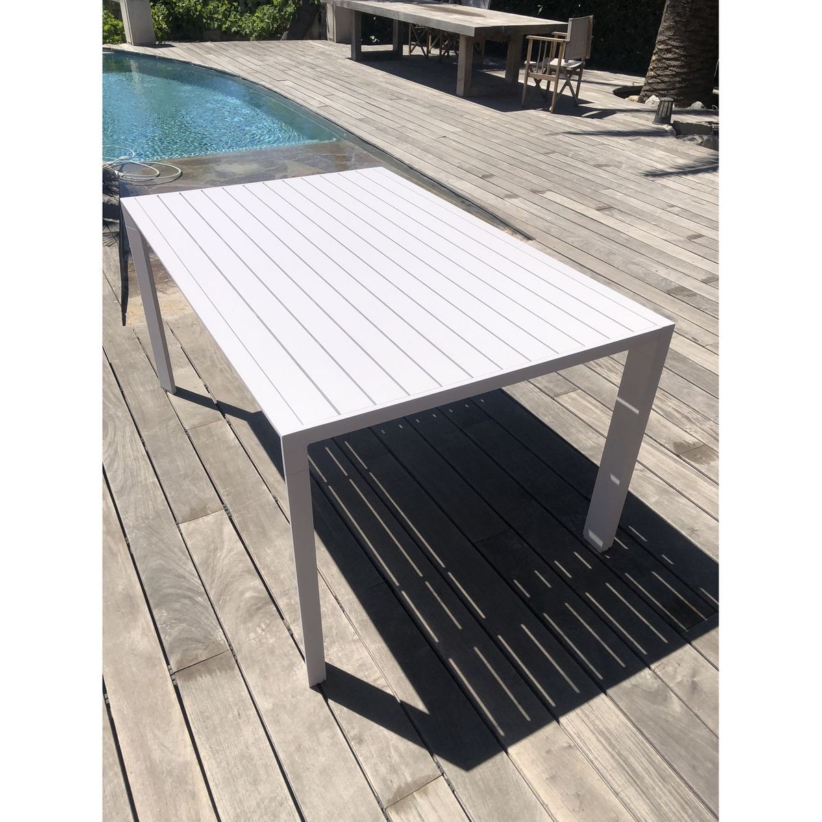 Table de jardin extensible en teck et aluminium blanc pour accueil