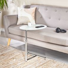 IDIMEX Table d'appoint LEONIE bout de canapé rond table à café table basse hauteur réglable, en métal chromé et verre trempé blanc