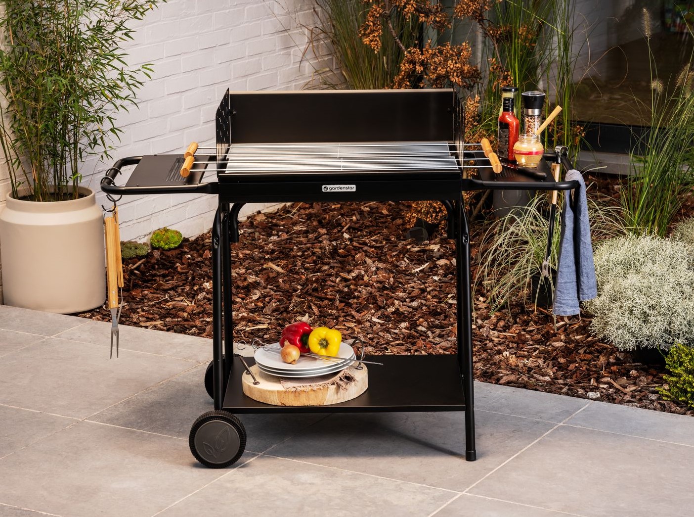 GARDENSTAR Barbecue charbon de bois en acier émaillé avec roues pas cher 