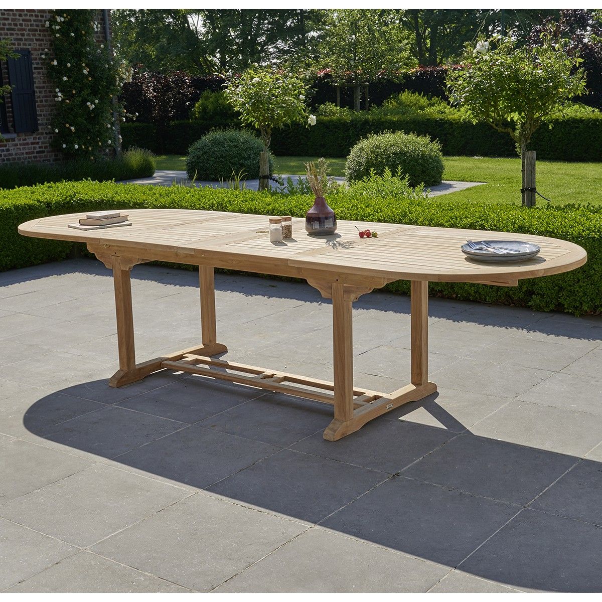 BOIS DESSUS BOIS DESSOUS Table de jardin en teck massif extensible ovale 10/12 pers.