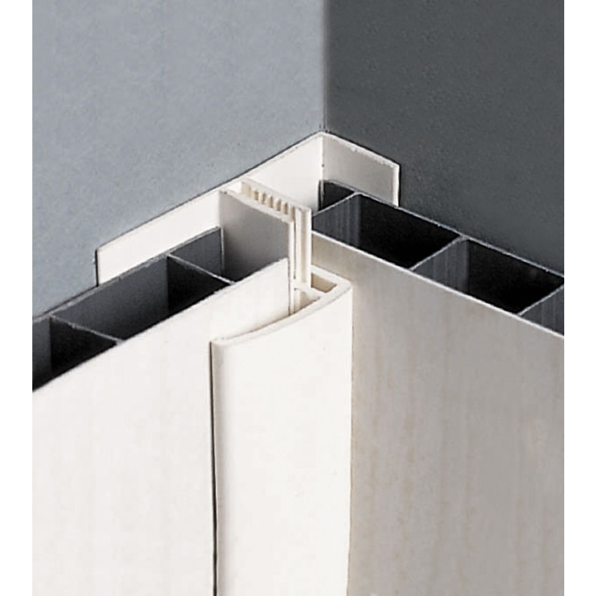 CENTRALE BRICO Profil de départ et finition PVC blanc, 1,7 cm x 3,3 cm x l. 2,6 m
