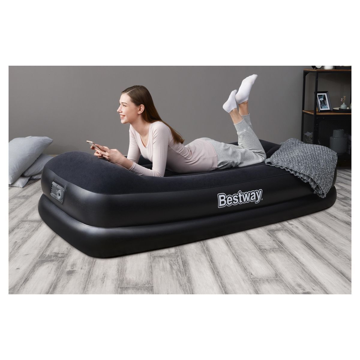 Надувная кровать Bestway TRITECH Airbed Twin со встроенным насосом 67401