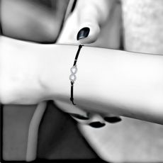 Bracelet Infini élastique noir par SC Crystal orné de Cristaux scintillants