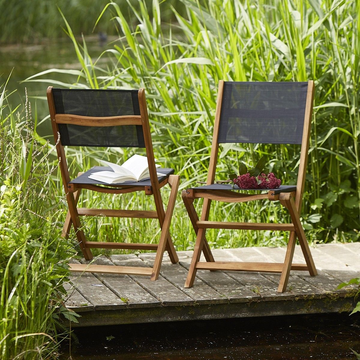 BOIS DESSUS BOIS DESSOUS Chaise de jardin en acacia massif et textilène noir pliante (lot de 2)