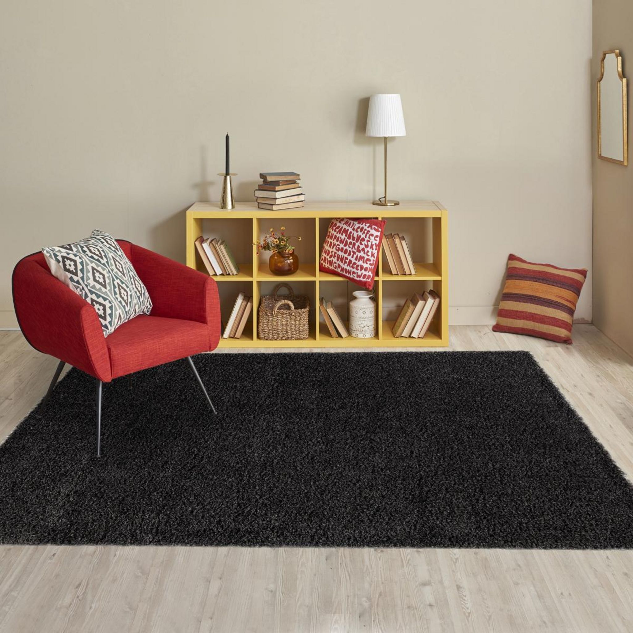 Unamourdetapis Tapis salon HIERE 3 Noir 80x150 Fait en Europe en  polypropylène doux et soyeux pas cher 