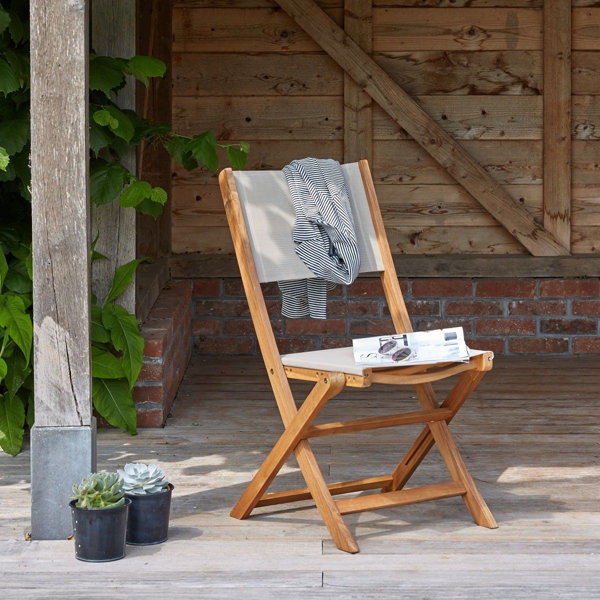 BOIS DESSUS BOIS DESSOUS Chaise de jardin en acacia massif et textilène gris