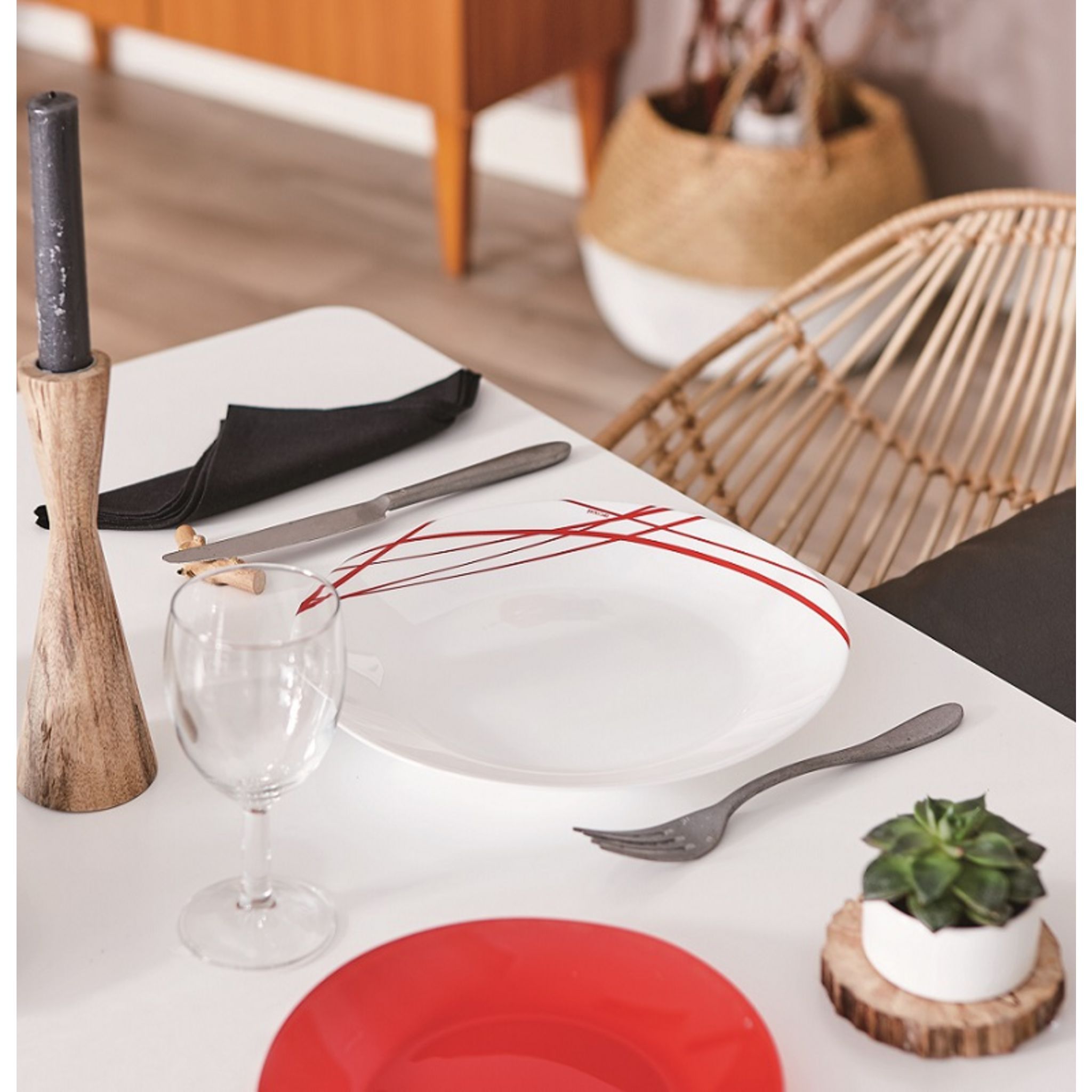 Assiette plate 'Comedia Red' blanc en arcopal - L'Incroyable