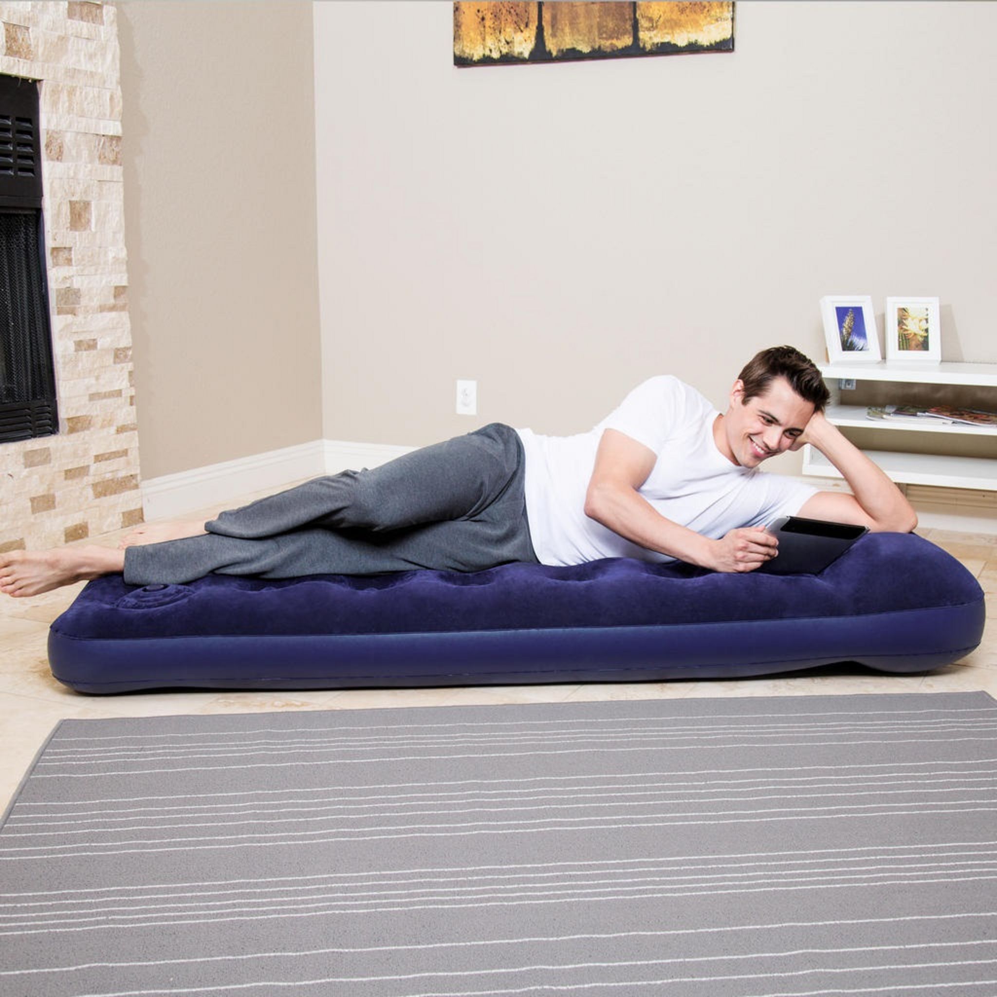 Надувная кровать Bestway NIGHTRIGHT raised Air Bed