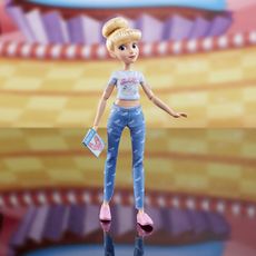 HASBRO Poupée princesse Disney Cendrillon avec tenue et accessoires