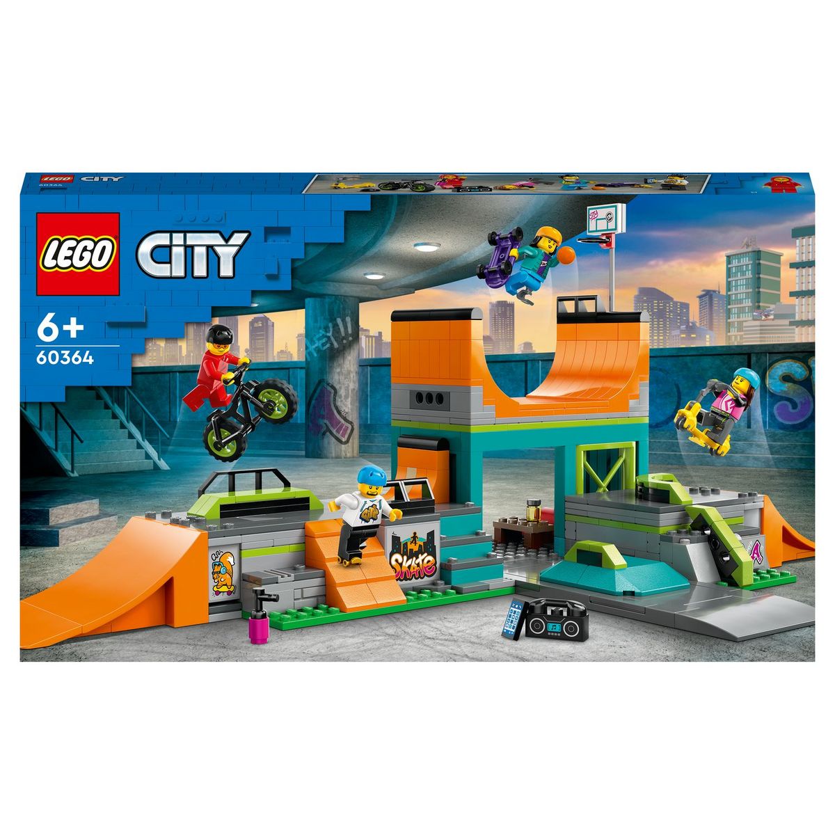 LEGO City 60364 - Le Skatepark Urbain, avec Vélo BMX, Skateboard, Trottinette, Rollers et 4 Minifigurines pour Réaliser des Stunts