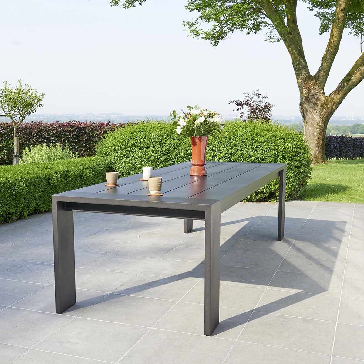 BOIS DESSUS BOIS DESSOUS Table de jardin en aluminium noir 8 pers.