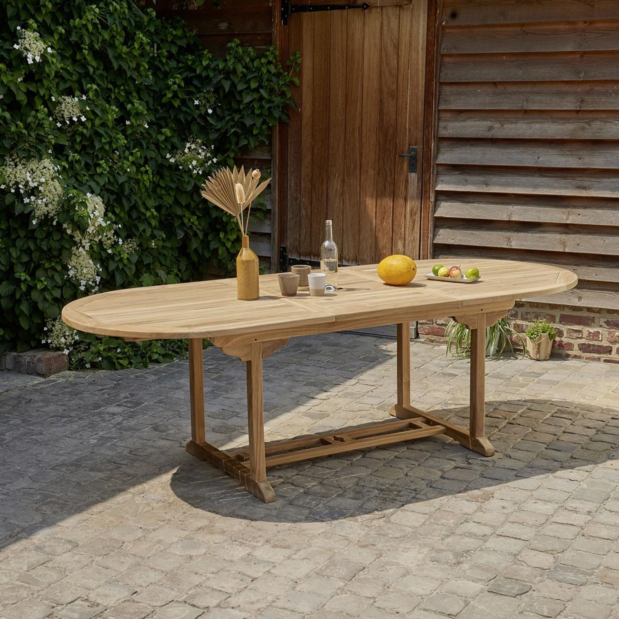 Table de jardin extensible en résine taupe 8 places LIPARI 2 pas