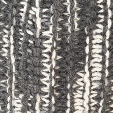 Pouf tricote a la main Gris fonce et blanc 50 x 35 cm Laine